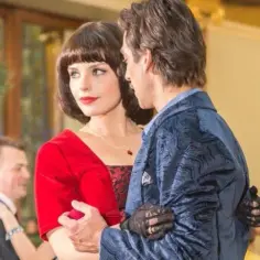 Ile odcinków ma serial Czerwona Królowa? Zaskakujące porównanie dwóch wersji