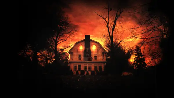Dom z koszmarów - Recenzja horroru na faktach. Czy warto go obejrzeć?